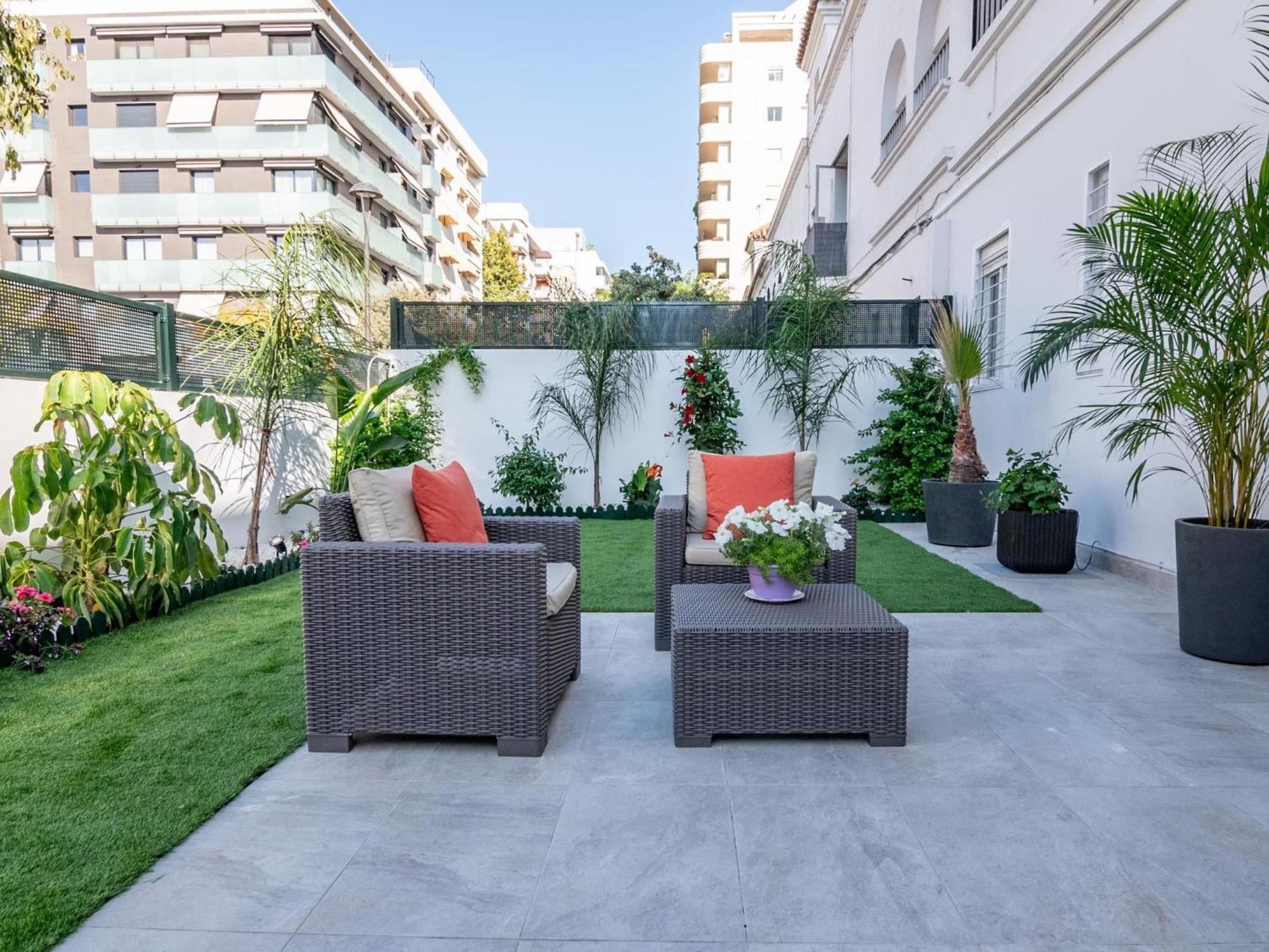 Bajo Con Jardin En Centro
